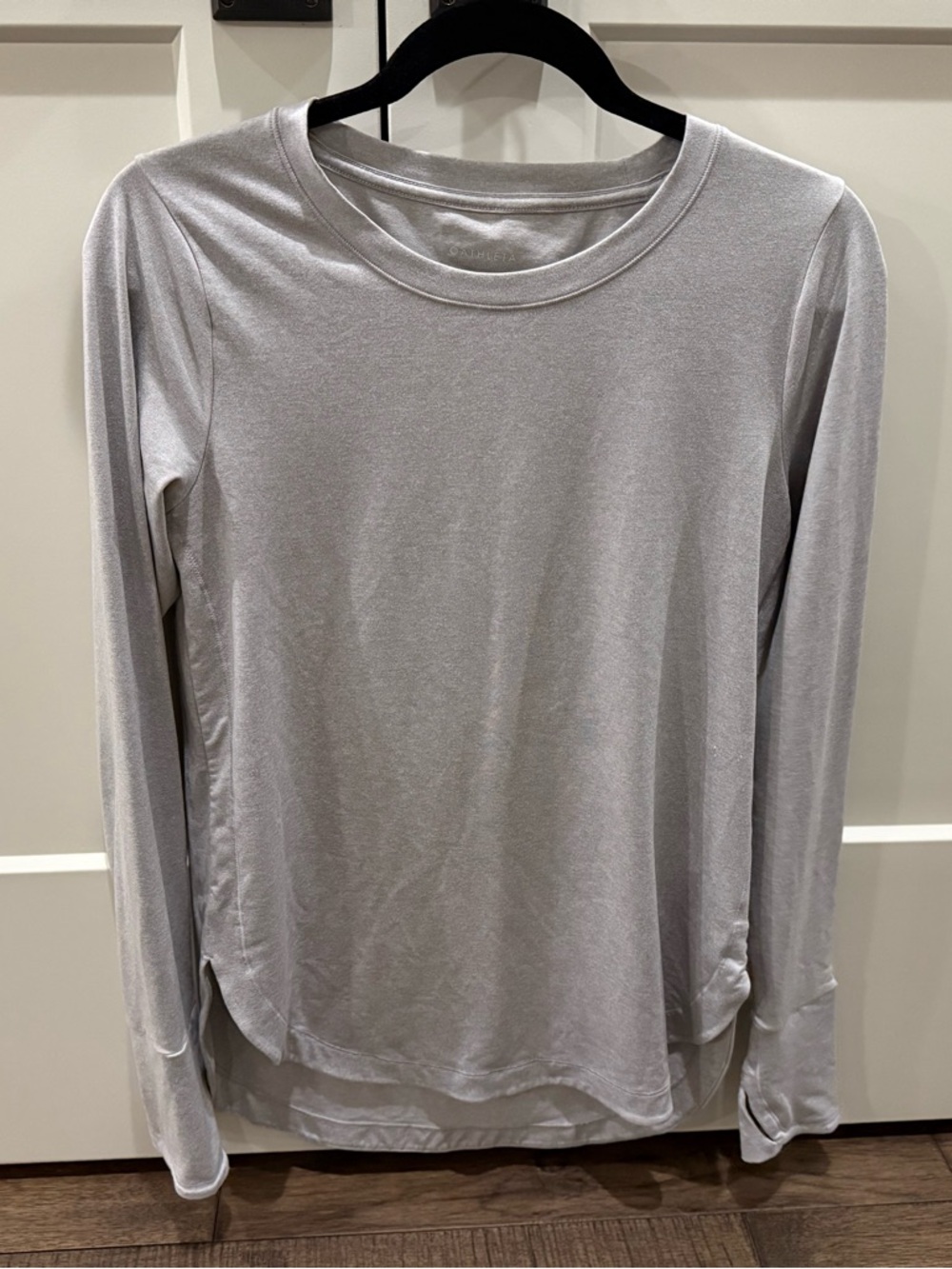 Athleta Women’s Light Gray Long-Sleeve Crewneck Tee